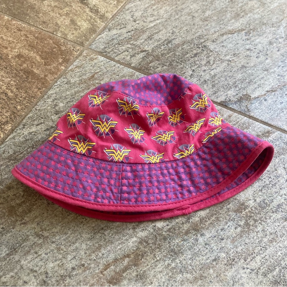 Wonder Woman pink purple yellow bucket hat in good used Preowned condition